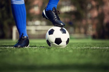 Deri top ile geleneksel futbol oyunu