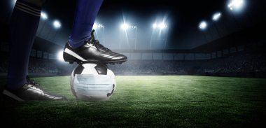 Avrupa futbolu iptal konsepti. Koronavirüs maskeli top