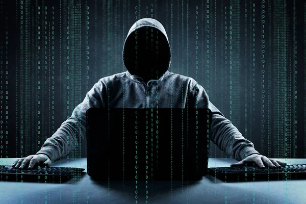 Hacker Drukt Een Code Een Laptop Toetsenbord Breken Een Cyberspace — Stockfoto