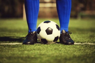 Deri top ile geleneksel futbol oyunu