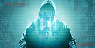 Hacker bir siber uzaya girmek için dizüstü bilgisayarına bir kod yazdırır