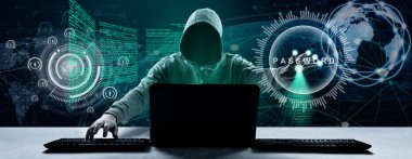 Hacker bir siber uzaya girmek için dizüstü bilgisayarına bir kod yazdırır