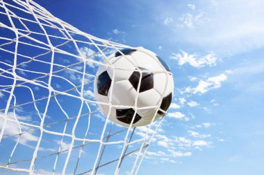 Deri top ile geleneksel futbol oyunu