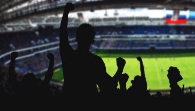 Futbol stadyumu, parlak ışıklar, saha manzarası. Futbol konsepti