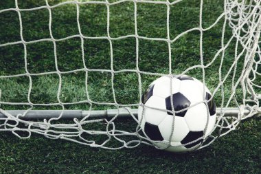 Deri top ile geleneksel futbol oyunu