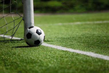 Deri top ile geleneksel futbol oyunu