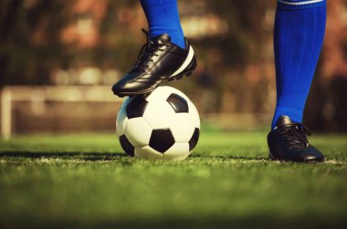 Deri top ile geleneksel futbol oyunu