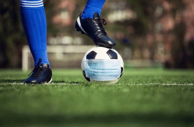 Avrupa futbolu iptal konsepti. Koronavirüs maskeli top