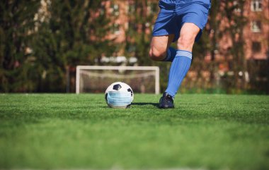 Avrupa futbolu iptal konsepti. Koronavirüs maskeli top