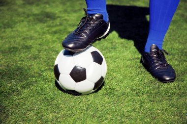 Deri top ile geleneksel futbol oyunu