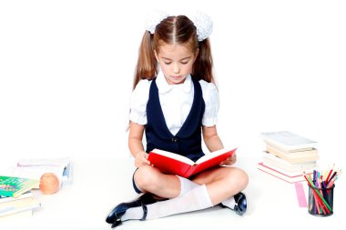 Okula dönün! Eğitim, okuma ve öğrenme kavramı.