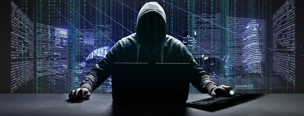 Hacker Imprime Código Teclado Laptop Para Invadir Ciberespaço — Fotografia de Stock