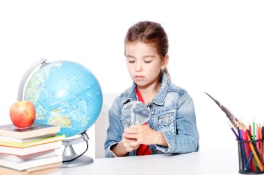 Okula dönün! Eğitim, okuma ve öğrenme kavramı.