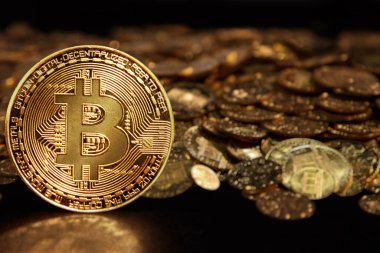 Kripto para birimi konsepti. Bitcoin döviz kurlarındaki eğilimler. Bitcoin 'in yükselişi ve düşüşü.