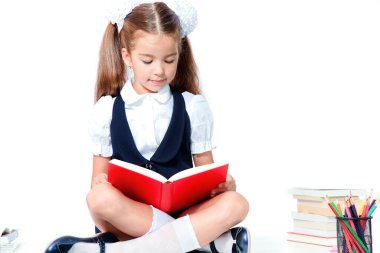 Okula dönün! Eğitim, okuma ve öğrenme kavramı.