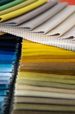 Kumaş örneğinde çok renkli kadife örnekler renkli yumuşak bir arkaplan oluşturur