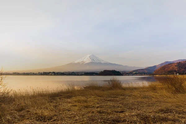 Fuji Dağı'nın san Gölü kawaguchiko, Japonya, sabah.
