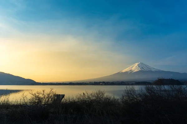 Fuji Dağı'nın san Gölü kawaguchiko, Japonya, sabah.