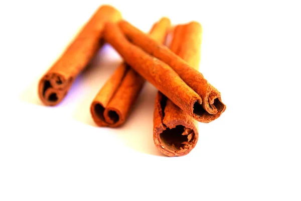 Cinnamon Dan Anise Diisolasi Pada Background Selectiv Putih Focus Food — Stok Foto