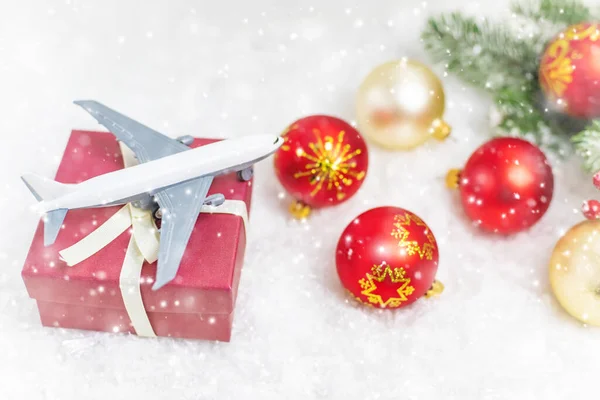 Viajar Por Navidad Avión Con Decoración Navideña Enfoques Selectivos Vacaciones — Foto de Stock