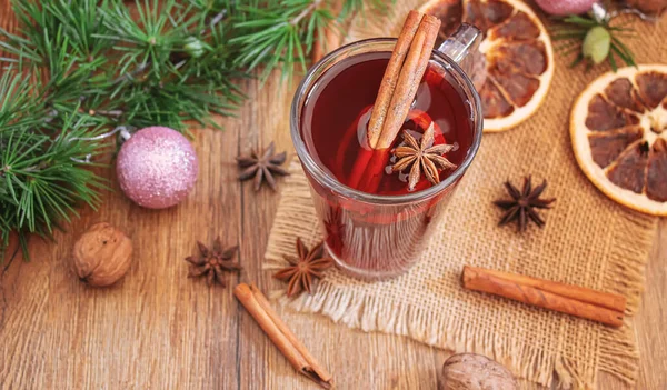 Vinho Quente Natal Feliz Natal Copo Vinho Quente Com Canela — Fotografia de Stock