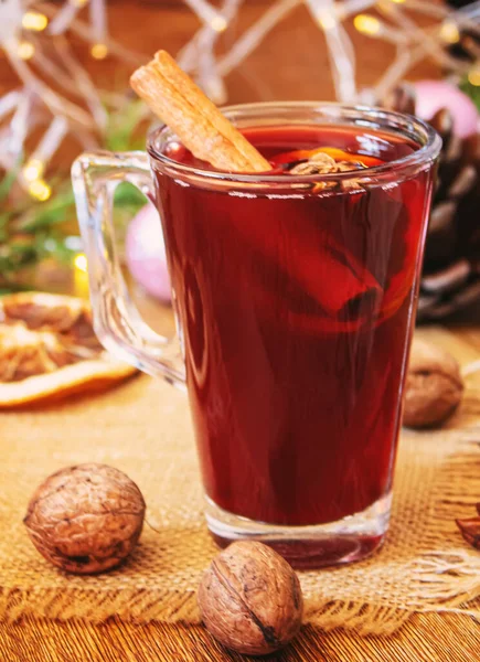 Christmas mulled wine. Merry Christmas. Glass of mulled wine with cinnamon and anise, top view. Selective focus — Stock Photo, Image