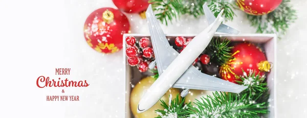 Utazás Karácsonyra Karácsonyi Díszítésű Repülőgép Szelektív Fókusz Holiday — Stock Fotó