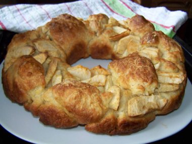 Elma ve tarçın - Rosh ha-shana geleneksel gıda değiştirilmiş hali çelenk şeklinde dairesel çala