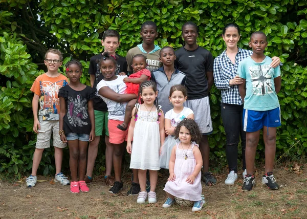 移民の子供たち ラヴァル フランス 2018 ロイヤリティフリーのストック写真