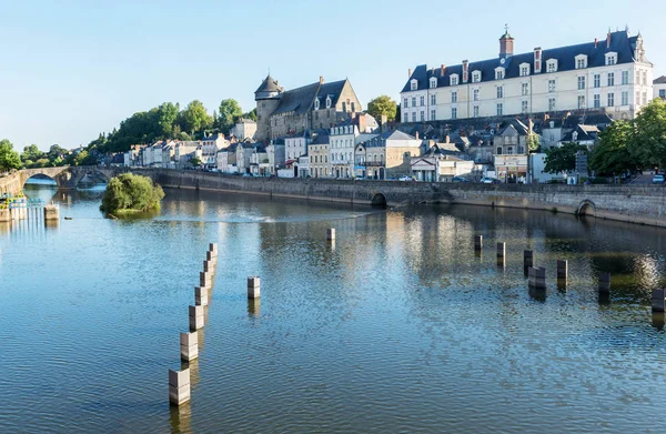 Orillas Del Río Mayenne Ciudad Laval Mayenne Pays Loire Francia —  Fotos de Stock