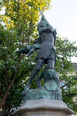 Joan of Arc mücadele öncesi gökyüzü neden anıt. Laval şehir, Mayenne, de Loire, Fransa öder. 5 Ağustos 2018 