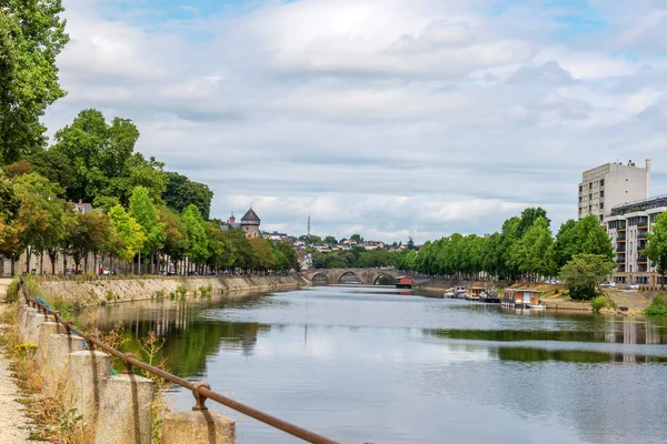 Orillas Del Río Mayenne Ciudad Laval Mayenne Pays Loire Francia —  Fotos de Stock