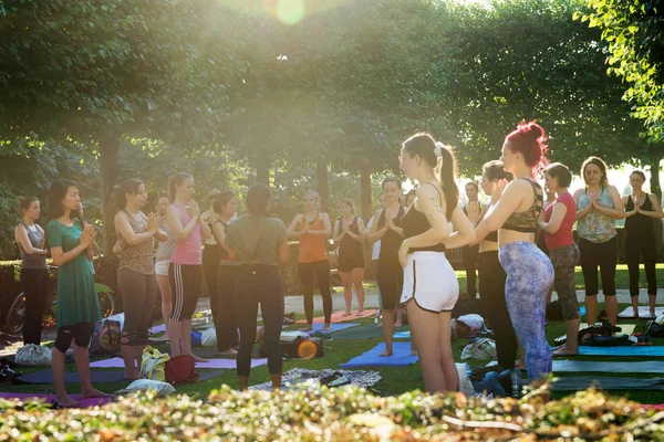 Lezioni Yoga Louvre Parigi Francia Agosto 2018 — Foto Stock