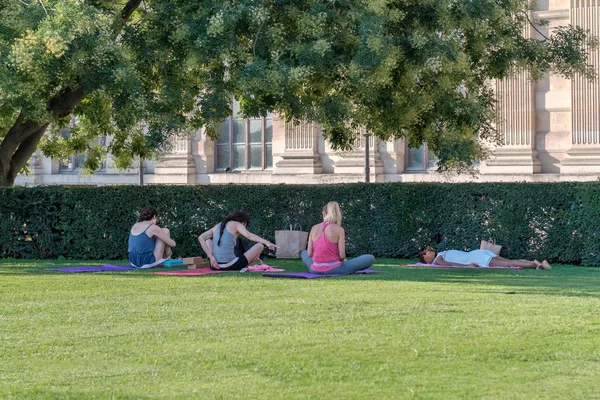 Aulas Yoga Louvre Paris França Agosto 2018 — Fotografia de Stock