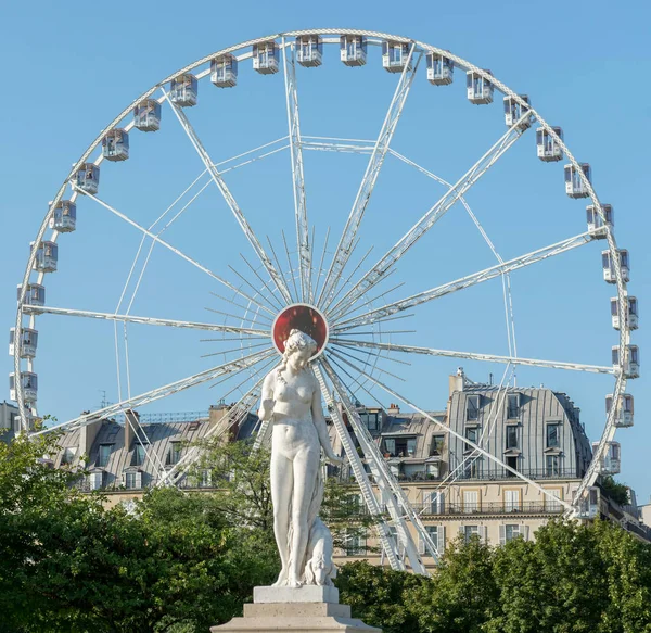 Estatua Ninfa Contra Telón Fondo Rueda Fortuna Louvre París Francia — Foto de Stock
