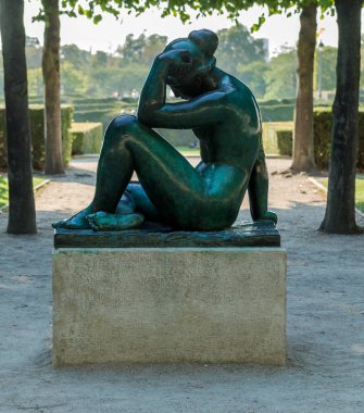 Heykel Aristide Maillol Louvre.Paris parkında Akdeniz. Fransa. Ağustos 2, 2018.