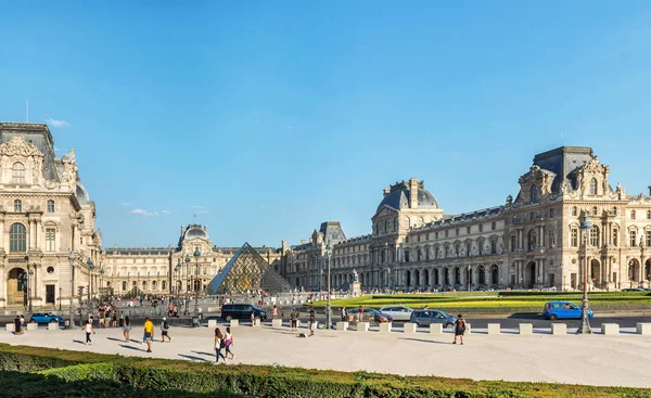 Fachada Del Louvre París Francia Agosto 2018 —  Fotos de Stock