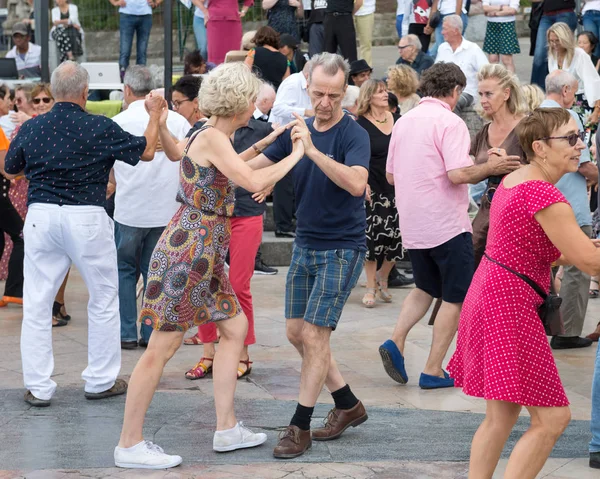 Pareja Personas Mayores Bailan Orillas Del Río Sena París Agosto — Foto de Stock