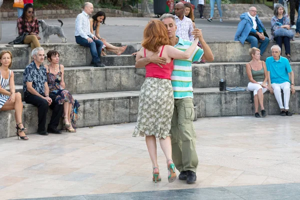 Pareja Personas Mayores Bailan Orillas Del Río Sena París Agosto — Foto de Stock