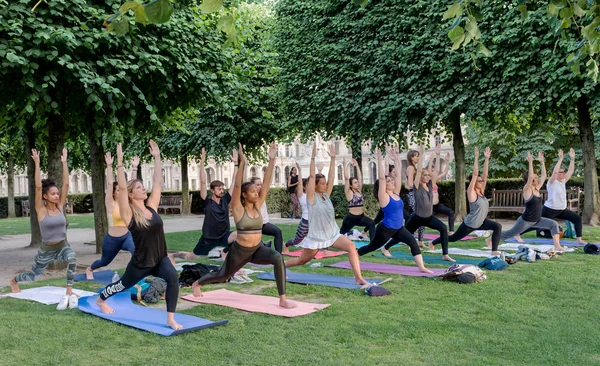 Louvre Sınıflar Yoga. Paris. Fransa. 05 Ağustos 2019.
