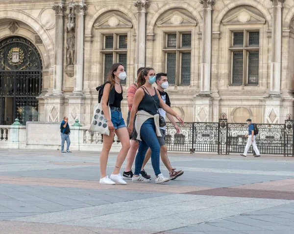 Turistas Residentes París Llevan Máscaras Las Calles Coronavirus 2019 París — Foto de Stock