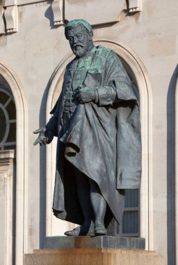 Miskin Yargıç Gwilym Williams 'ın bronz heykeli (1839-1906), Cathays Park, Cardiff, Galler