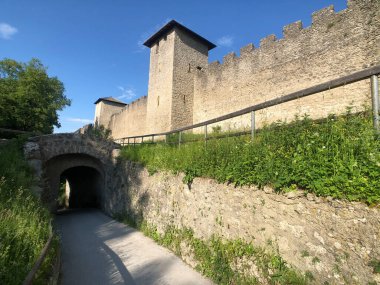 Salzburg, Avusturya 'da Monchsberg' de yürüyüş.