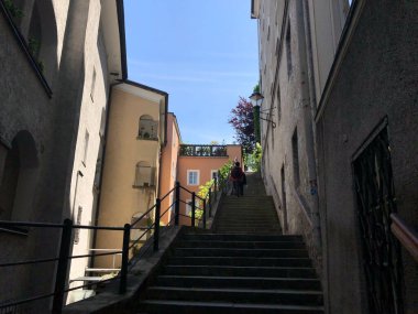 Avusturya 'nın eski Salzburg kasabasındaki merdivenler