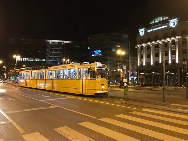 Tranvía Por Noche Budapest Hungría — Foto de Stock