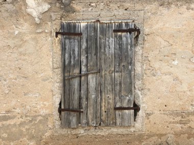 Preko Hırvatistan 'daki eski pencere