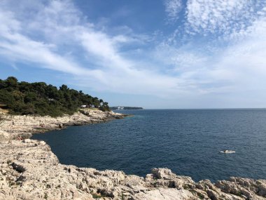 Hırvatistan 'ın Zlatne Stijene çevresindeki kıyıları Hırvatça