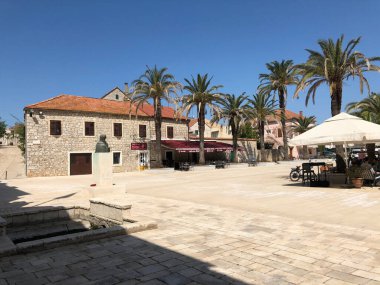 Stari Grad Hırvatistan 'daki Tvrdalj Kalesi Meydanı