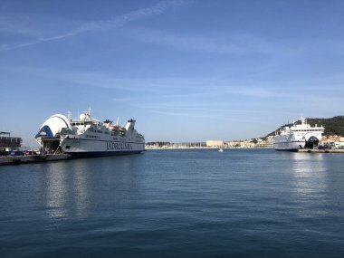 Split Hırvatistan limanında Jadrolinija feribotları