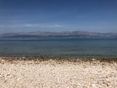 Supetar Hırvatistan etrafındaki plaj